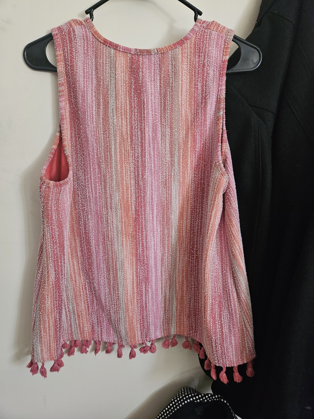 W5 Coral & Pink Textured Knit Tassel Tank - Picture 2 of 3